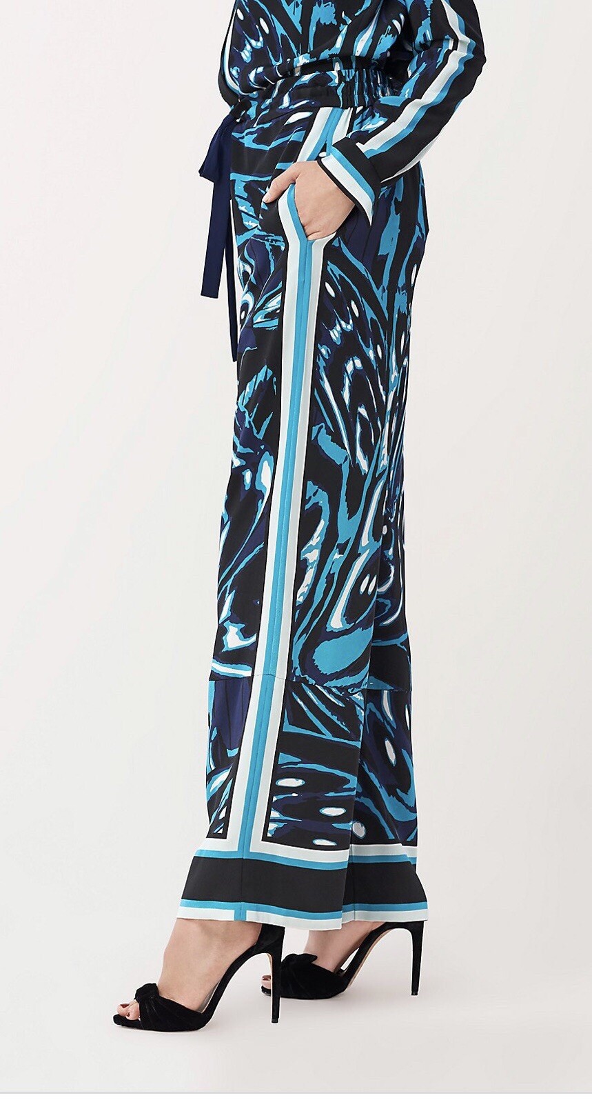 NWT- Diane Von Furstenberg Denise Crepe Pants, Blue Wing Multi- Size Small NWT- Diane Von Furstenberg Denise Crepe Pants, Blue Wing Multi- Size Small