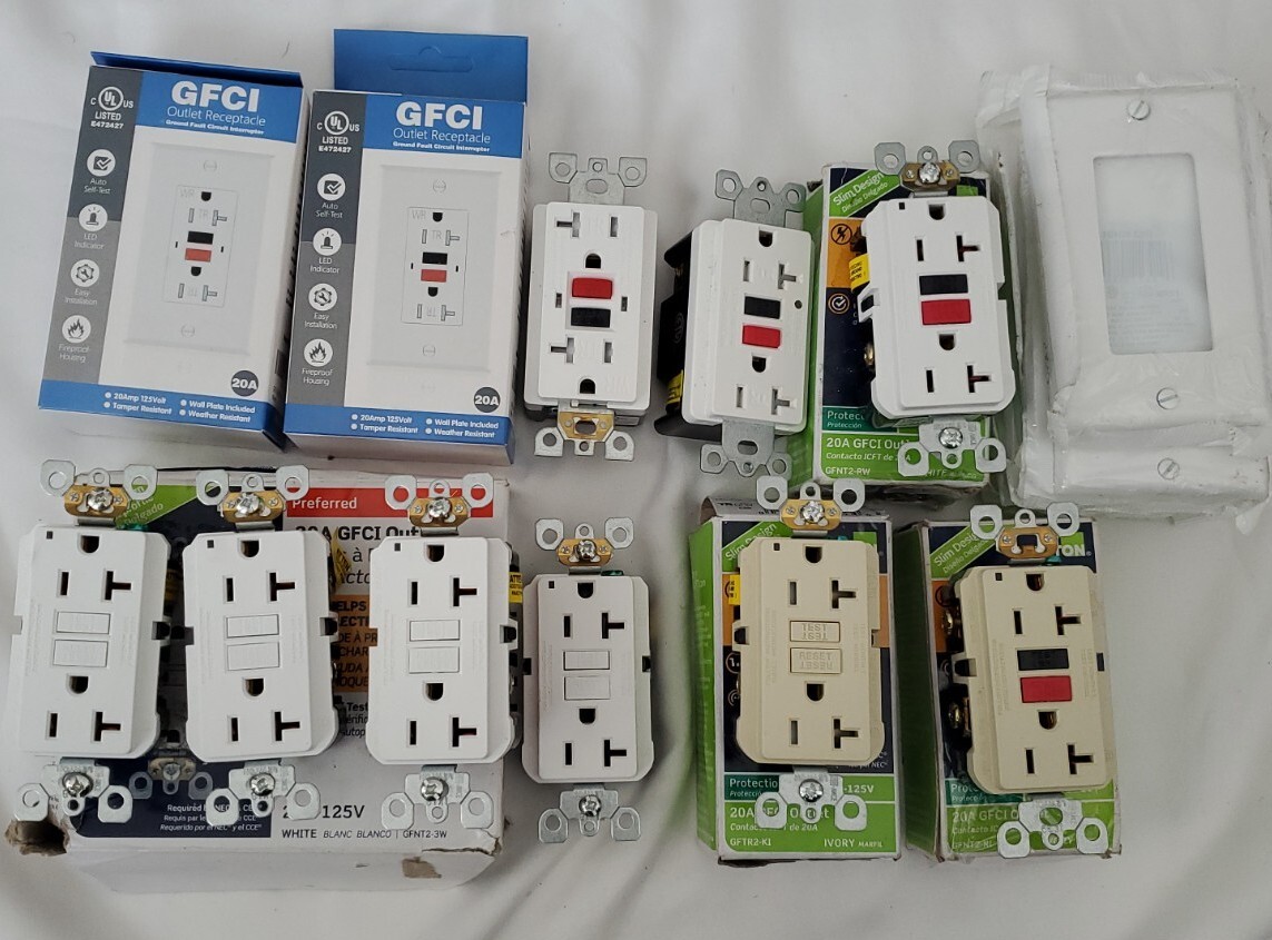 Leviton  7 M42-GFNT2-4W  20V GFCI Outlet Plus 4 More with plates.