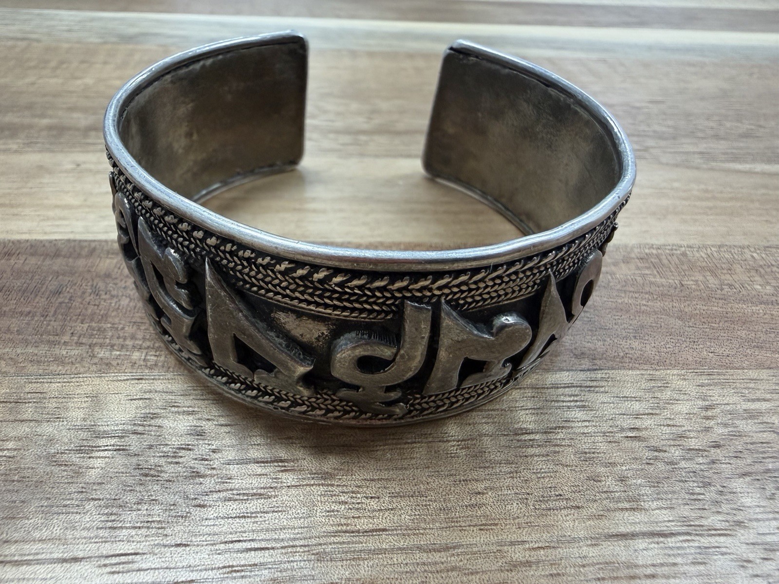 Rare Vintage 925 Sterling Silver Tibetan  Mantra Cuff Bracelet, Om Mani L415