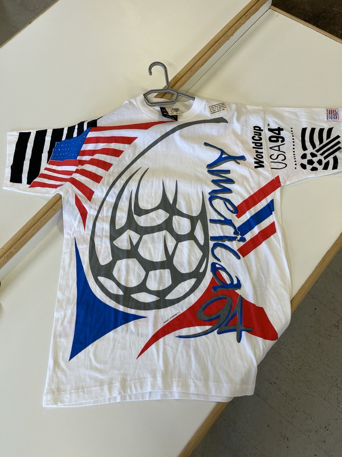 America\'s Favorites Vintage USA 94 World Cup Soccer Graphic Tee White L