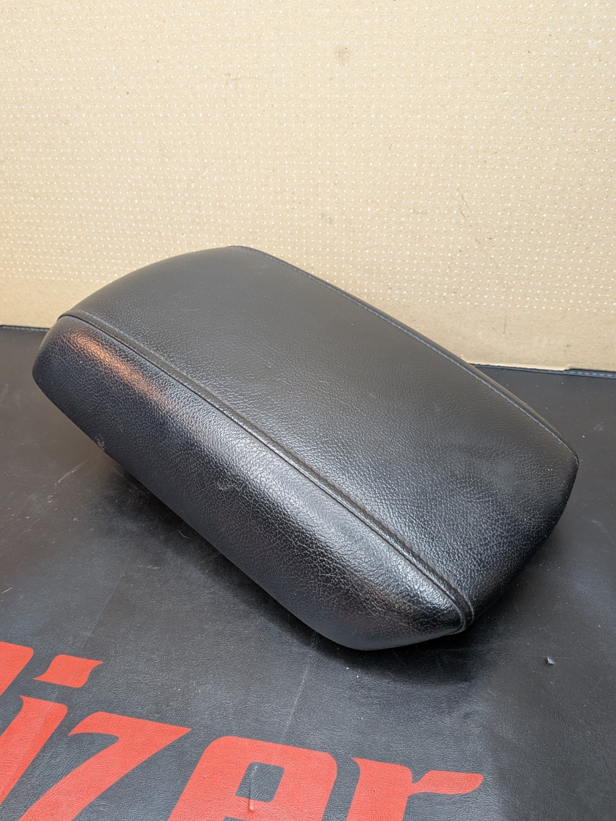 🌵 2010-2012 Hyundai Genesis Coupe Center Console Lid Armrest Black  OEM 🌵