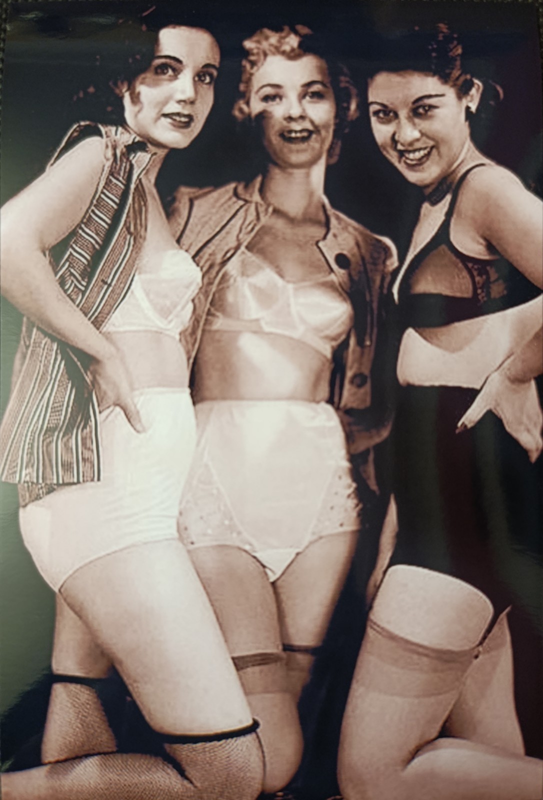 112(7)*Vintage Pin Up Girls photo black - white