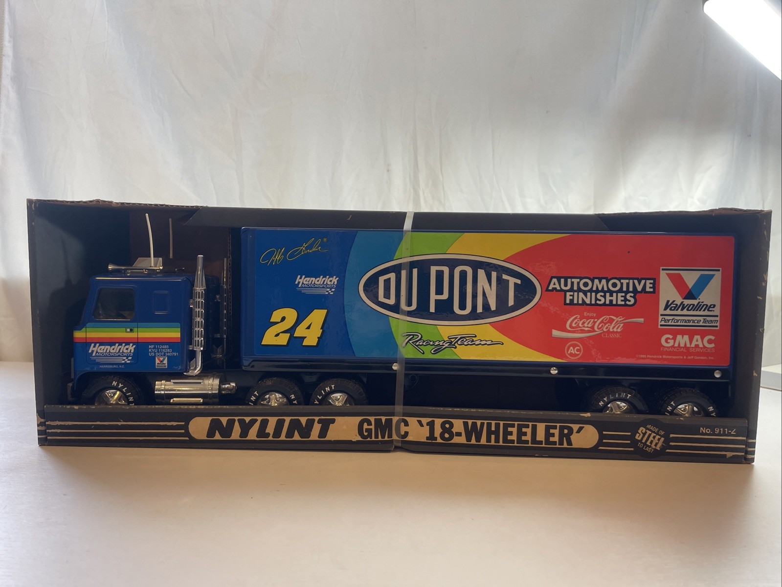 NYLINT GMC ‘18-WHEELER’ Hauler Jeff Gordon NASCAR #24 Dupont 911-Z New NYLINT GMC ‘18-WHEELER’ Hauler Jeff Gordon NASCAR #24 Dupont 911-Z New