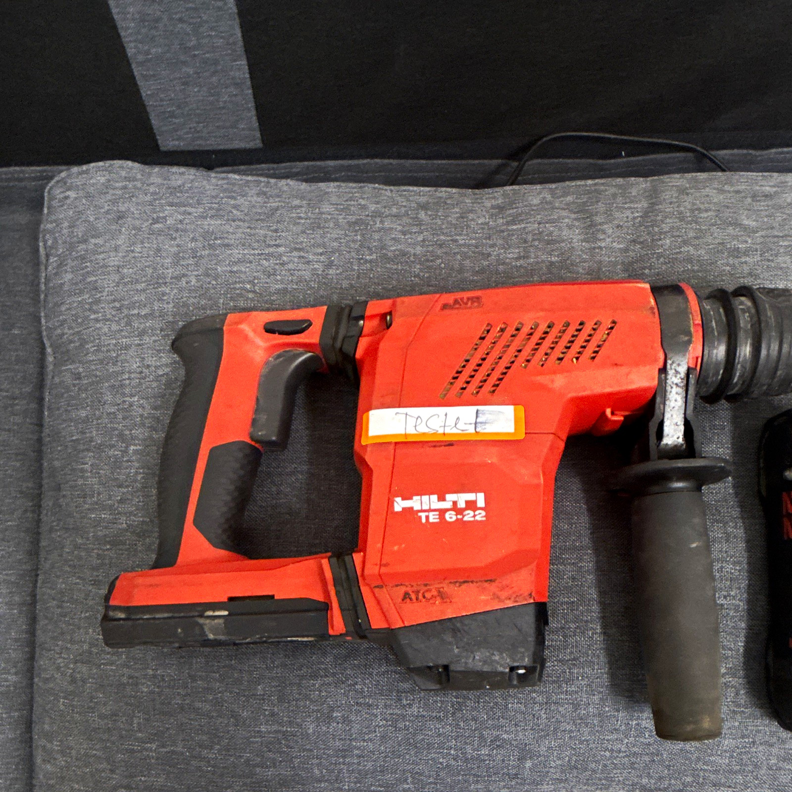 Hilti TE 6-22 22V Li-Ion Cordless Hammer Drill w/ C 6-22 Charger, 1 Battery Hilti TE 6-22 22V Li-Ion Cordless Hammer Drill w/ C 6-22 Charger, 1 Battery