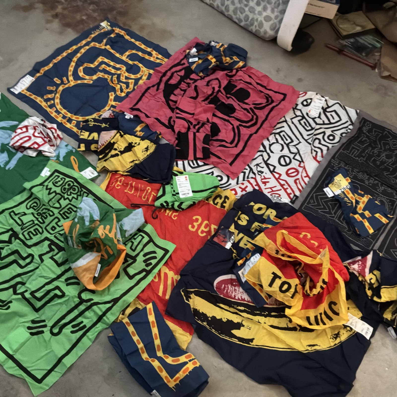 KEITH HARDING A. WARHOL Vintage- SPRZ 21 Bandannas In New Condition KEITH HARDING A. WARHOL Vintage- SPRZ 21 Bandannas In New Condition
