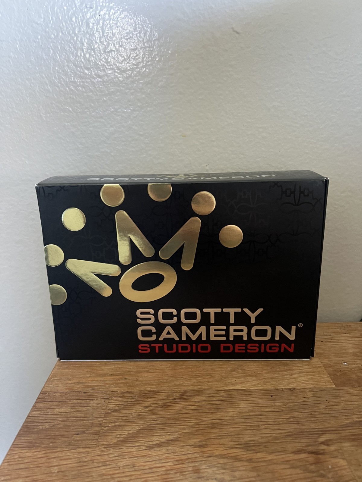 Titleist Pro V1 White 12-Pack Golf Balls w/ Scotty Cameron Studio Design Box Titleist Pro V1 White 12-Pack Golf Balls w/ Scotty Cameron Studio Design Box