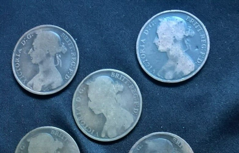5  Queen Victoria \'Bun Head\' Pennies 1885/86/87/1889/90.