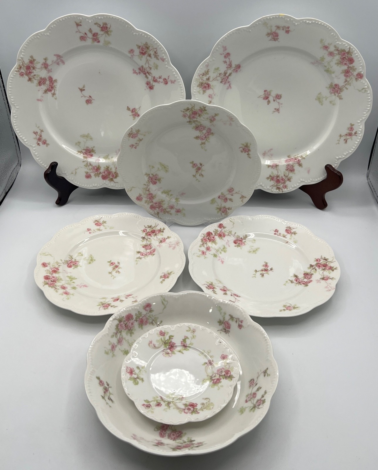 ATQ - Theodore Haviland Limoges Pink Rose Scalloped Plates & Bowls Schleiger 42E