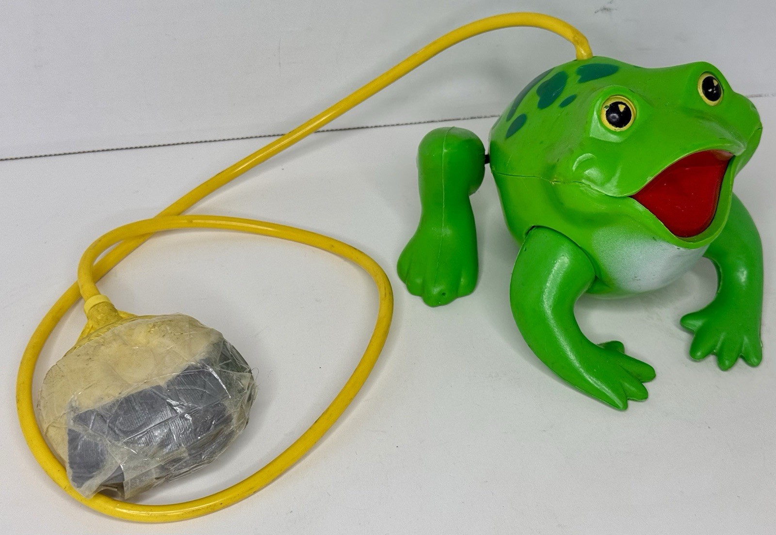 Fisher Price Frisky Frog Vintage 1970s Toy Air Pump Jumping Frog Working Damaged
