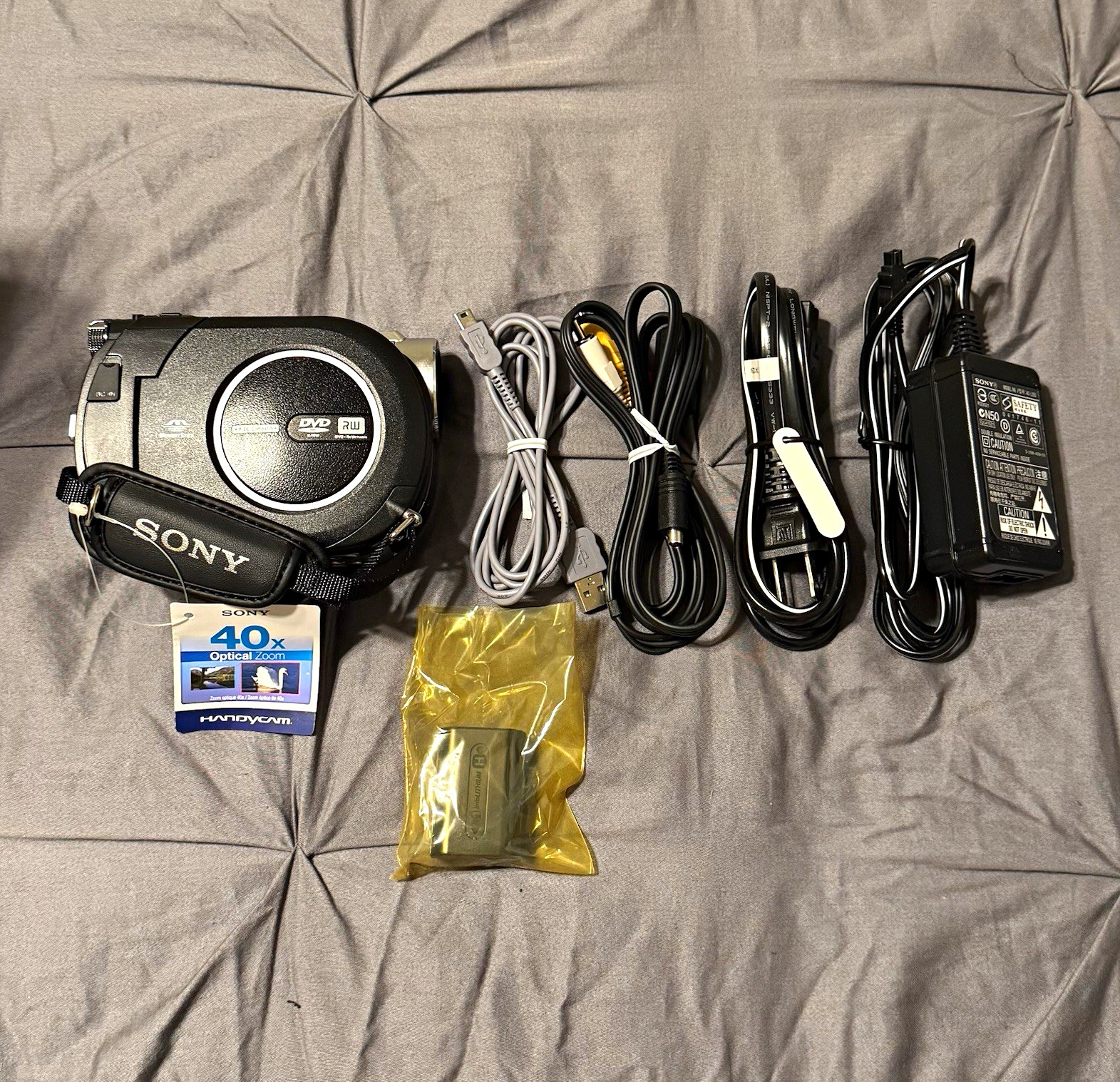 NOB Sony Handycam DCR-DVD610 40x Camcorder + Box + All Accessories NOB Sony Handycam DCR-DVD610 40x Camcorder + Box + All Accessories