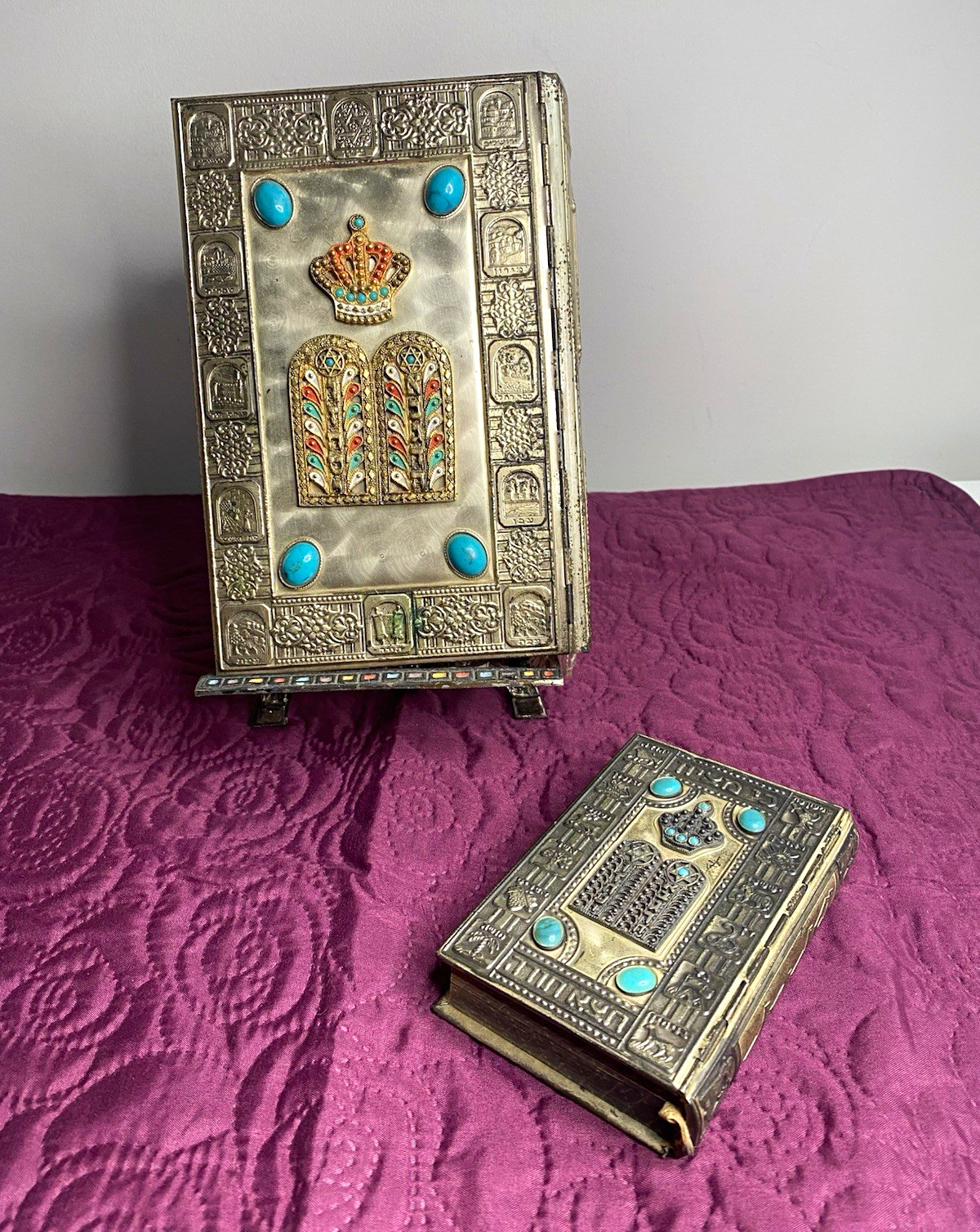 Vintage Israeli Siddur, Jerusalem Bible Silver Plated with Stand. Vintage Israeli Siddur, Jerusalem Bible Silver Plated with Stand.