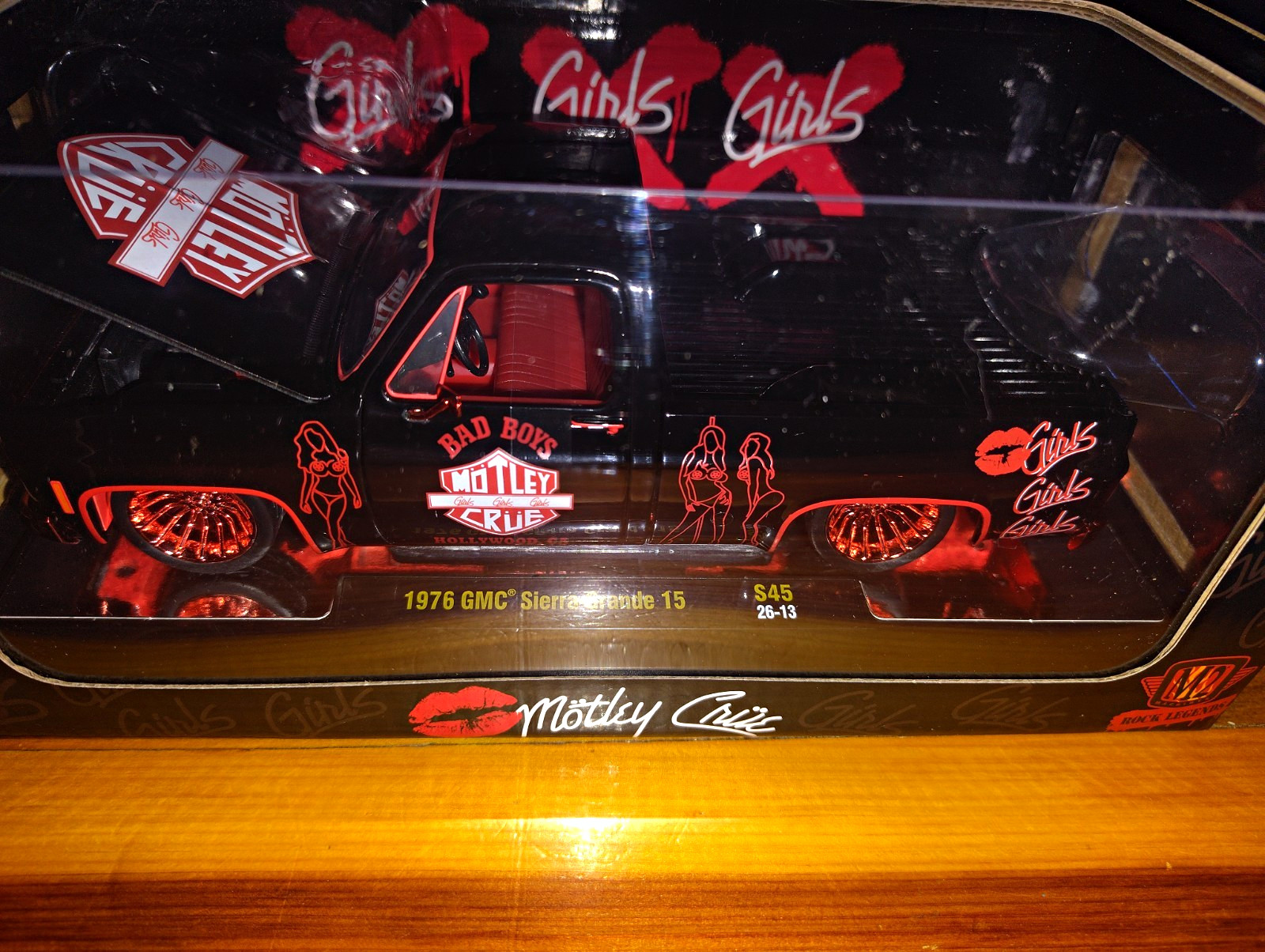 M2 Machines Rock Legends 1:24 1976 GMC Sierra Grande 15 Mötley Crüe Chase M2 Machines Rock Legends 1:24 1976 GMC Sierra Grande 15 Mötley Crüe Chase