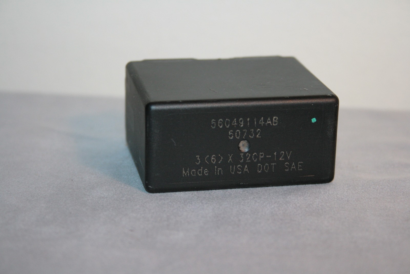 OEM Dodge Durango Dakota VAN turn signal hazard flasher relay 56049114AB OEM Dodge Durango Dakota VAN turn signal hazard flasher relay 56049114AB