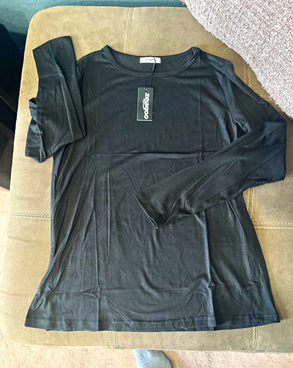 Zeagoo Women’s Black Solid Round Neck Long Sleeve Knit Pullover Top S