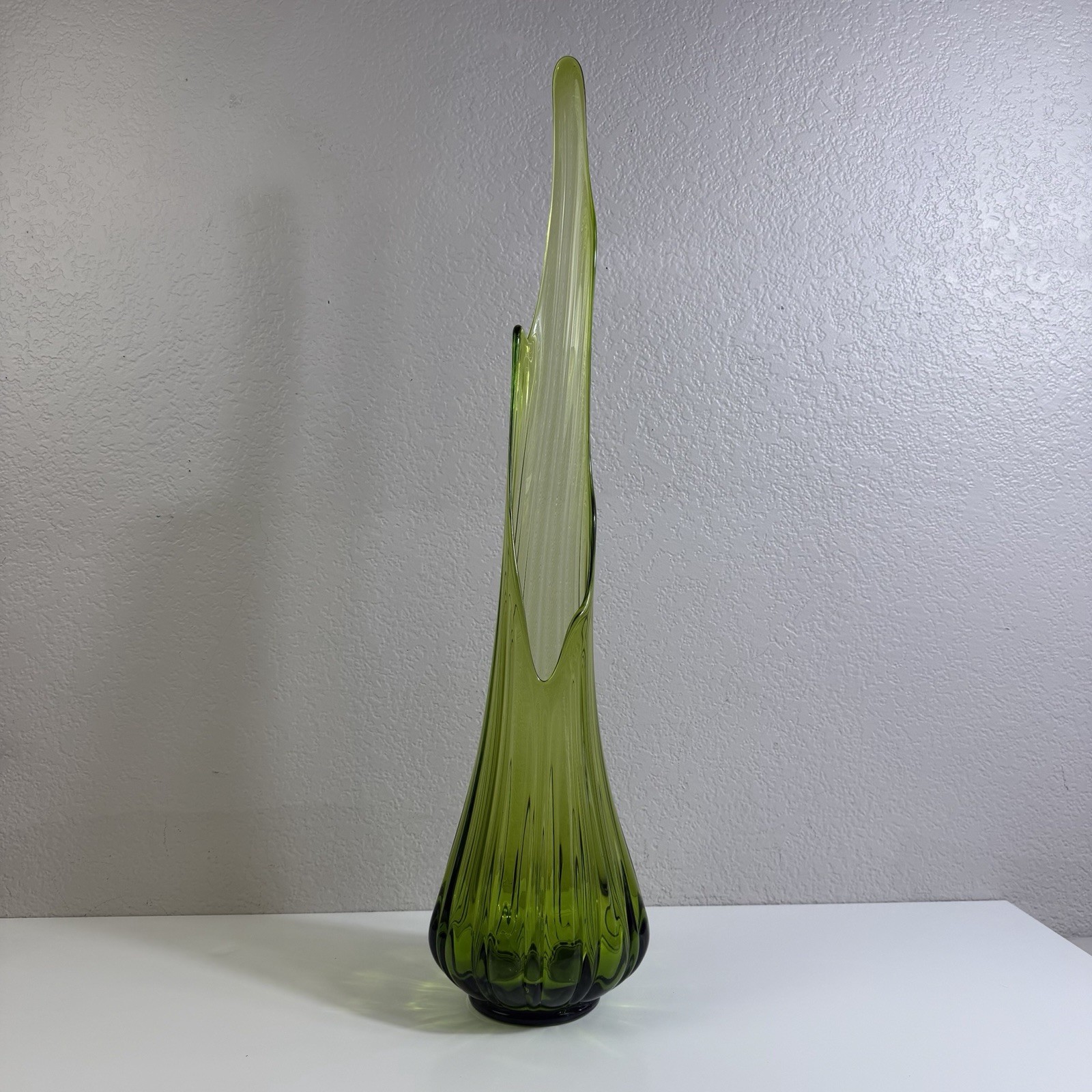 Vtg L E Smith 30” Avocado Green Simplicity Ribbed Swung Vase Fat Bottom Vtg L E Smith 30” Avocado Green Simplicity Ribbed Swung Vase Fat Bottom