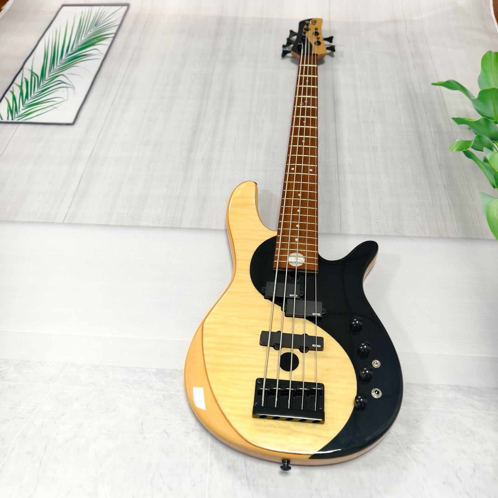 US Yin Yang Standard 5-String Bass Electric guitar Natural & Black Tai Chi Body US Yin Yang Standard 5-String Bass Electric guitar Natural & Black Tai Chi Body