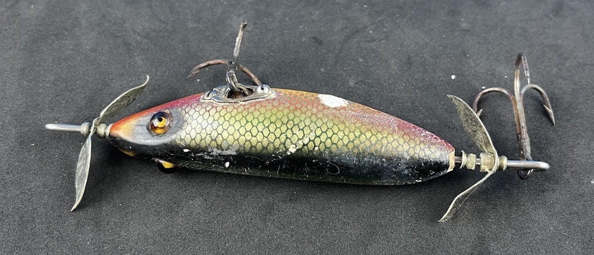 VTG Heddon SOS 140 Wounded Minnow Lure Rainbow Scale Glass Eyes
