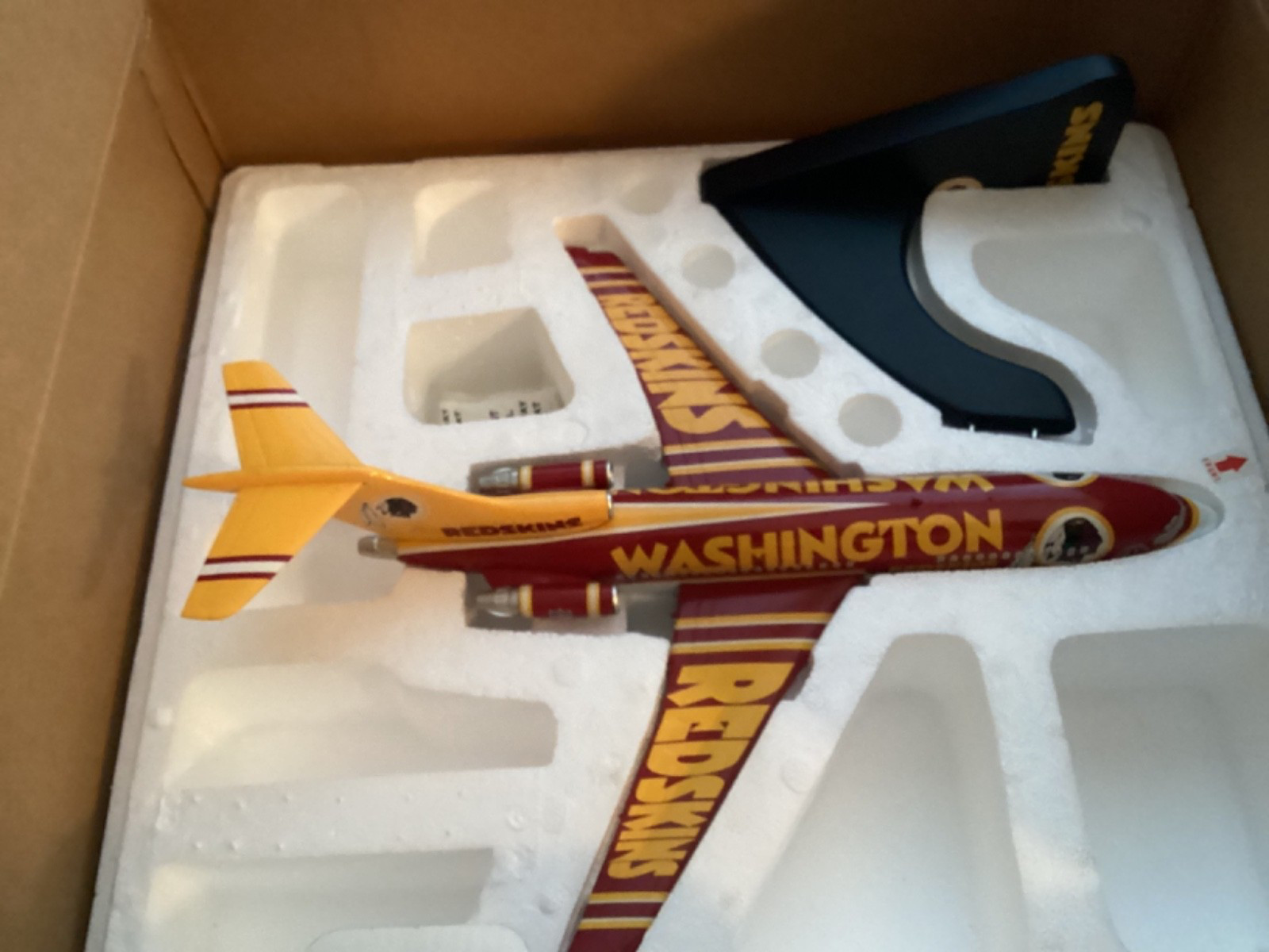 DANBURY MINT WASHINGTON REDSKINS TEAM PLANE WITH STAND. NIB.