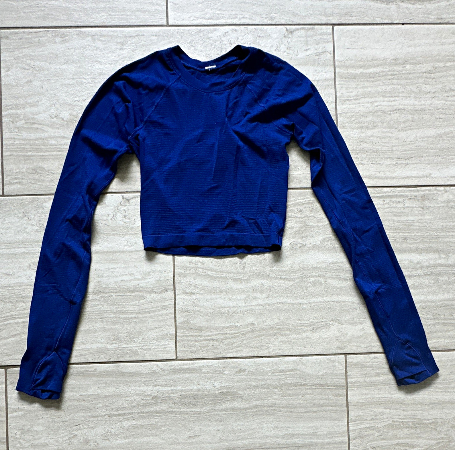 Lululemon Women\'s Blue Cropped Long Sleeve Crew Neck Top Size 2