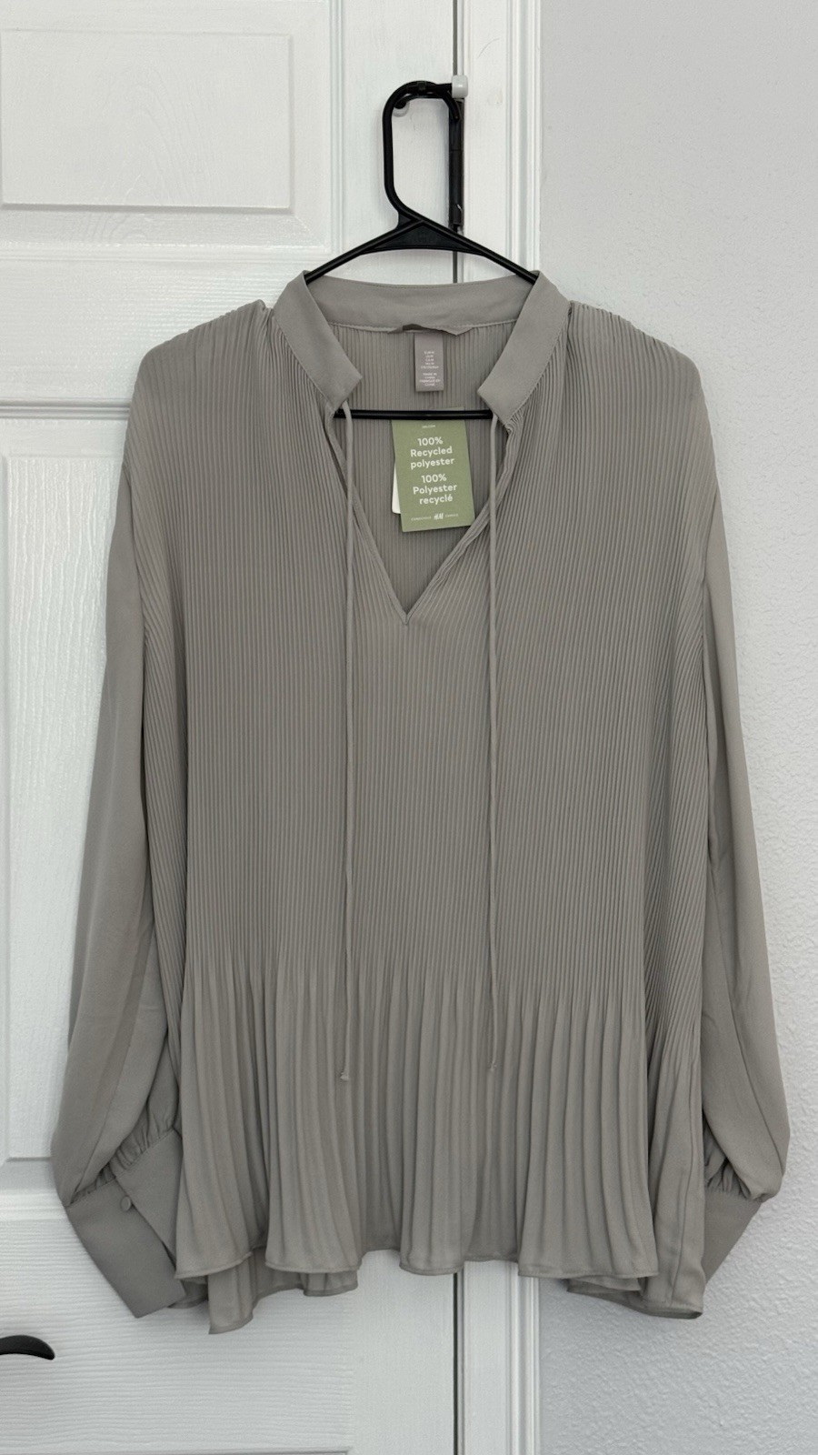 H&M Pleated Recycled Polyester V-Neck Long Sleeve Blouse Gray Women\'s Size M