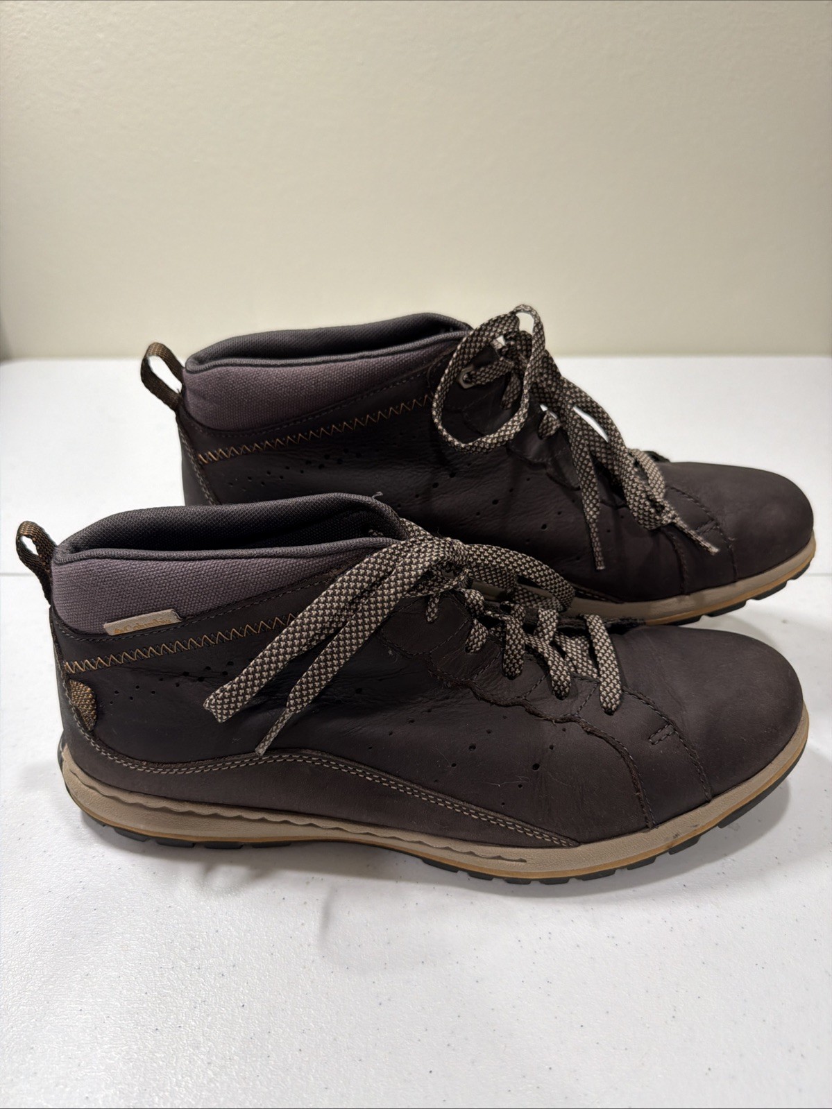 COLUMBIA Three Passes Brown Leather Nubuck Chukka Boots Shoes Mens Sz 10.5