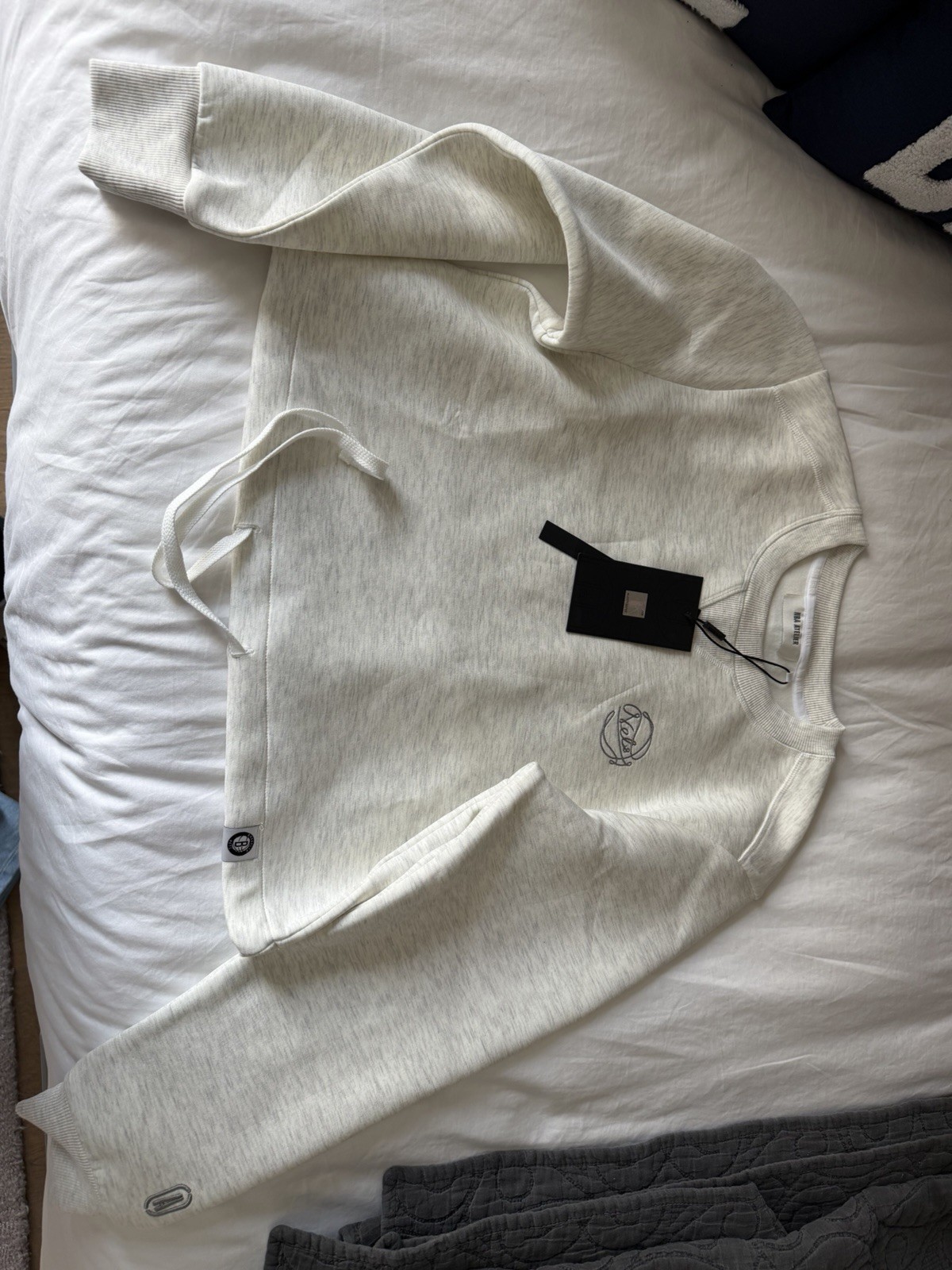 NWT NBA Atlier Women's Size Small Brooklyn Nets Sweatshirt Gray Crew Neck NWT NBA Atlier Women's Size Small Brooklyn Nets Sweatshirt Gray Crew Neck