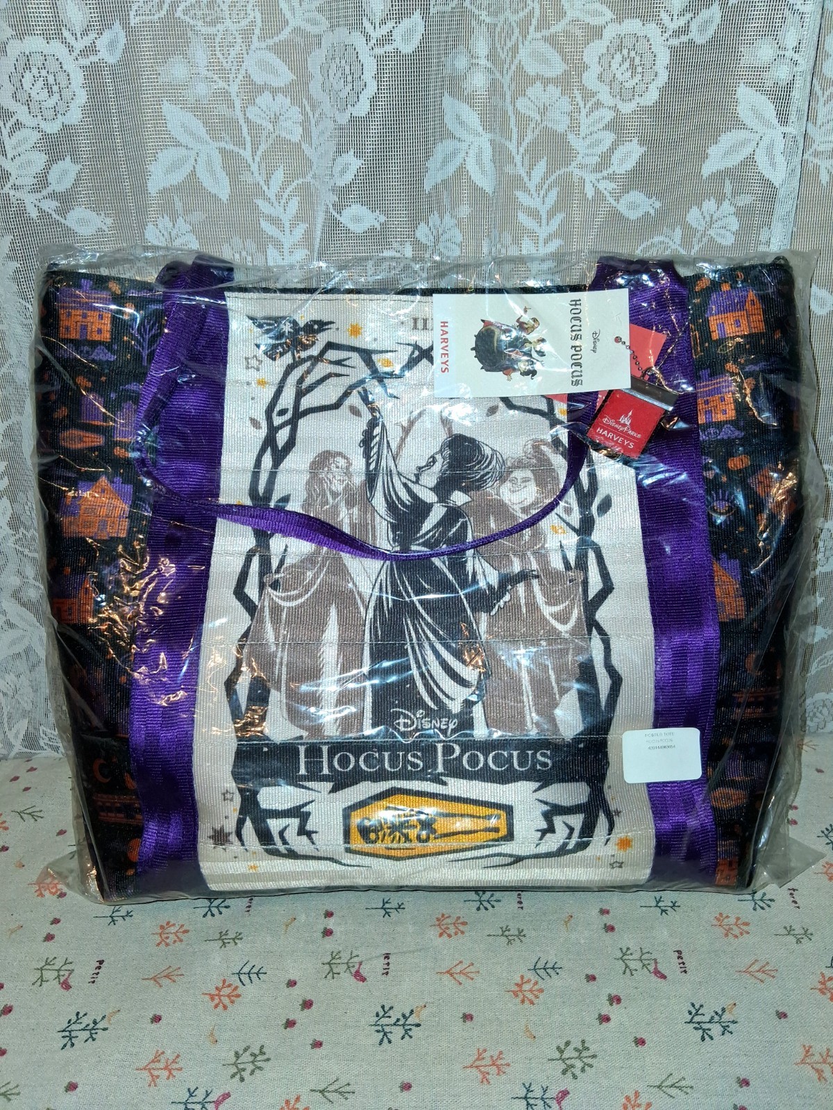 Disney 2023 Harveys Hocus Pocus Sanderson Sisters Streamline Tote Bag NWT Disney 2023 Harveys Hocus Pocus Sanderson Sisters Streamline Tote Bag NWT
