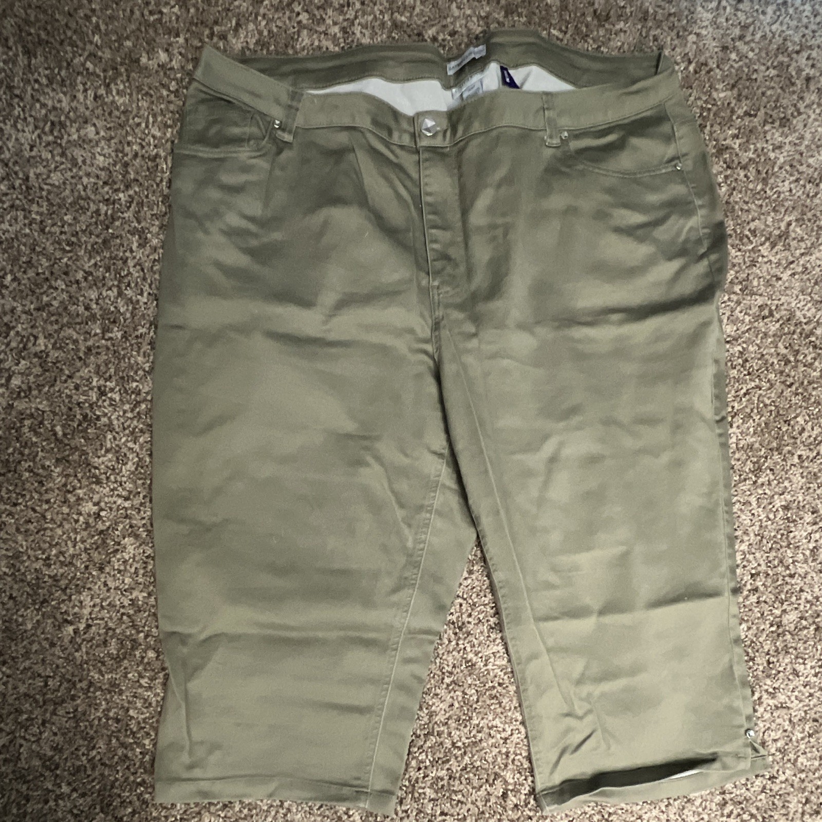 Catherines Green Sateen Stretch Capri Pants Solid Flat Front Pockets Plus Catherines Green Sateen Stretch Capri Pants Solid Flat Front Pockets Plus