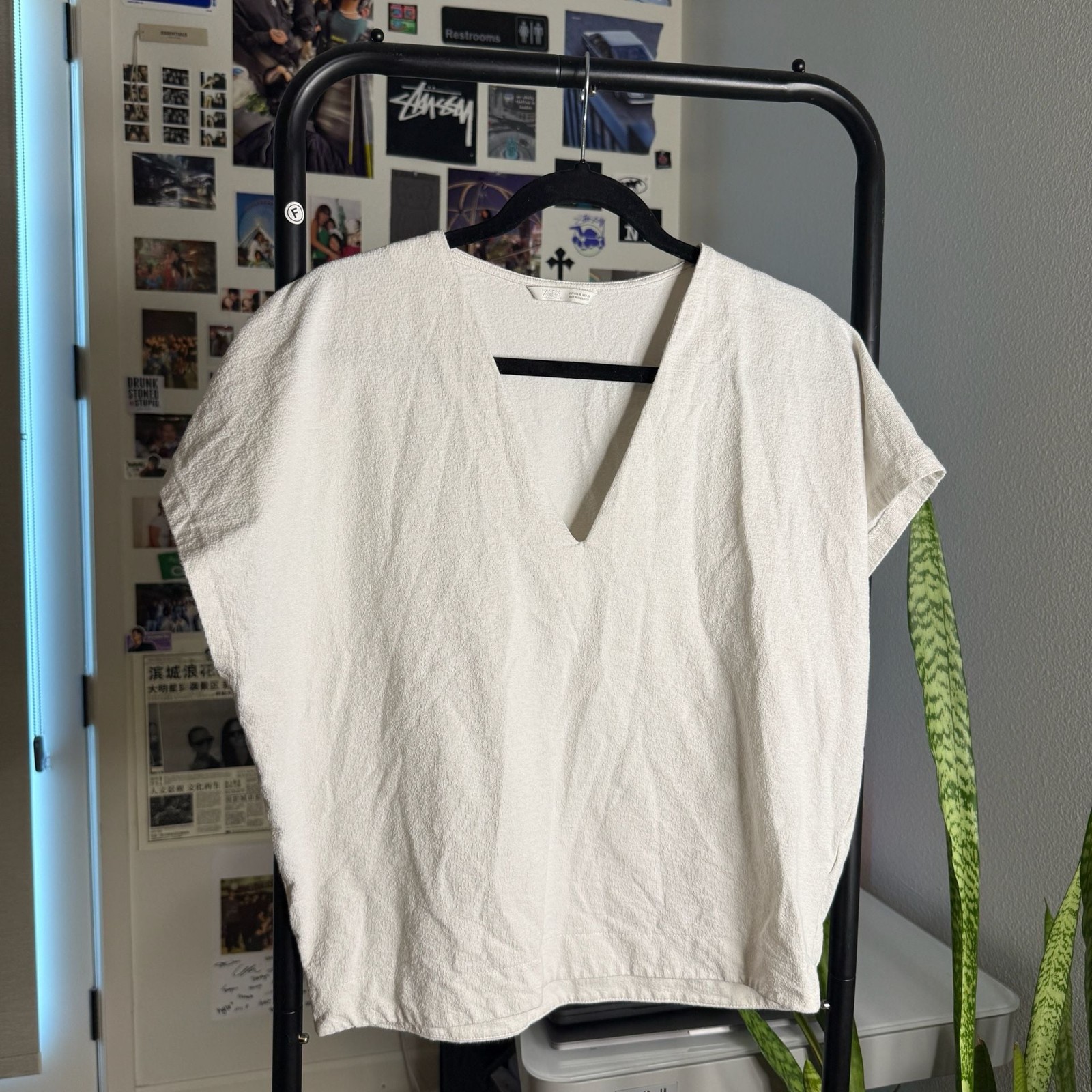 Zara V-Neck Textured Top Size M Zara V-Neck Textured Top Size M