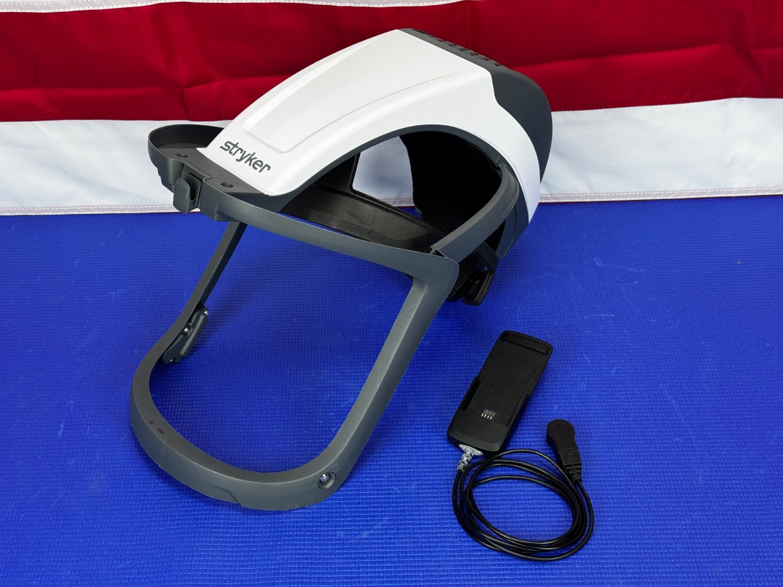 Stryker 0416-600-000 T7 Surgical Helmet and Power Cord w/o LED or Battery