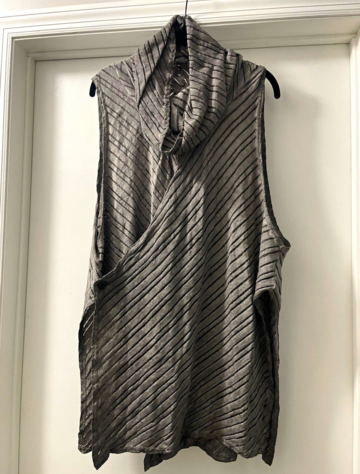 Cynthia Ashby One Size Gray/Black Striped Sleeveless Cowl Neck Pullover Top