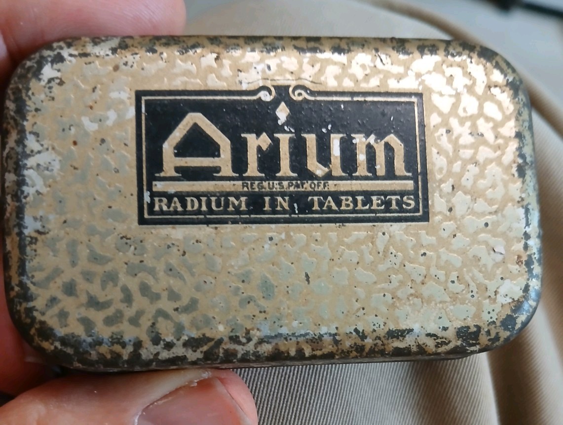 RARE Vtg 1920s Arium Radium Pills Medicine Tin Tablet Box quack chemistry RARE Vtg 1920s Arium Radium Pills Medicine Tin Tablet Box quack chemistry