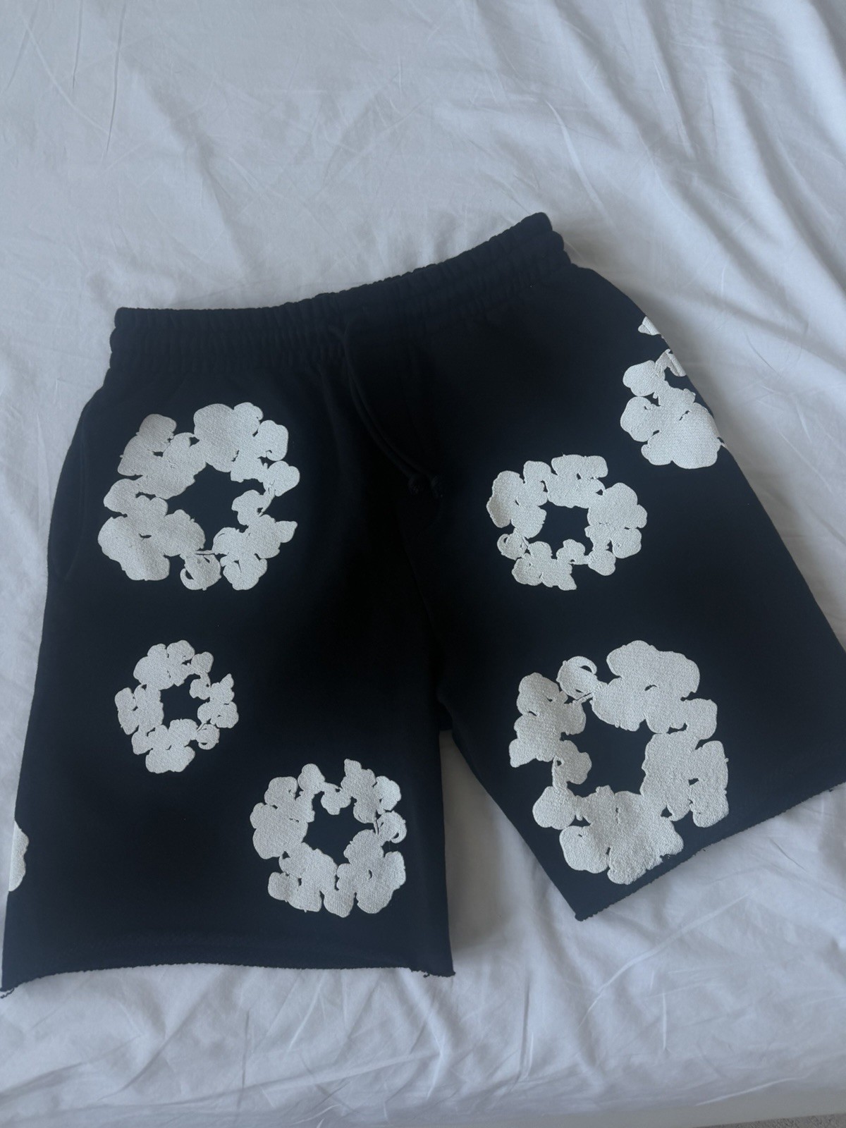 Authentic DENIM TEARS Men\'s Black White Floral Shorts Small Shop Display Piece