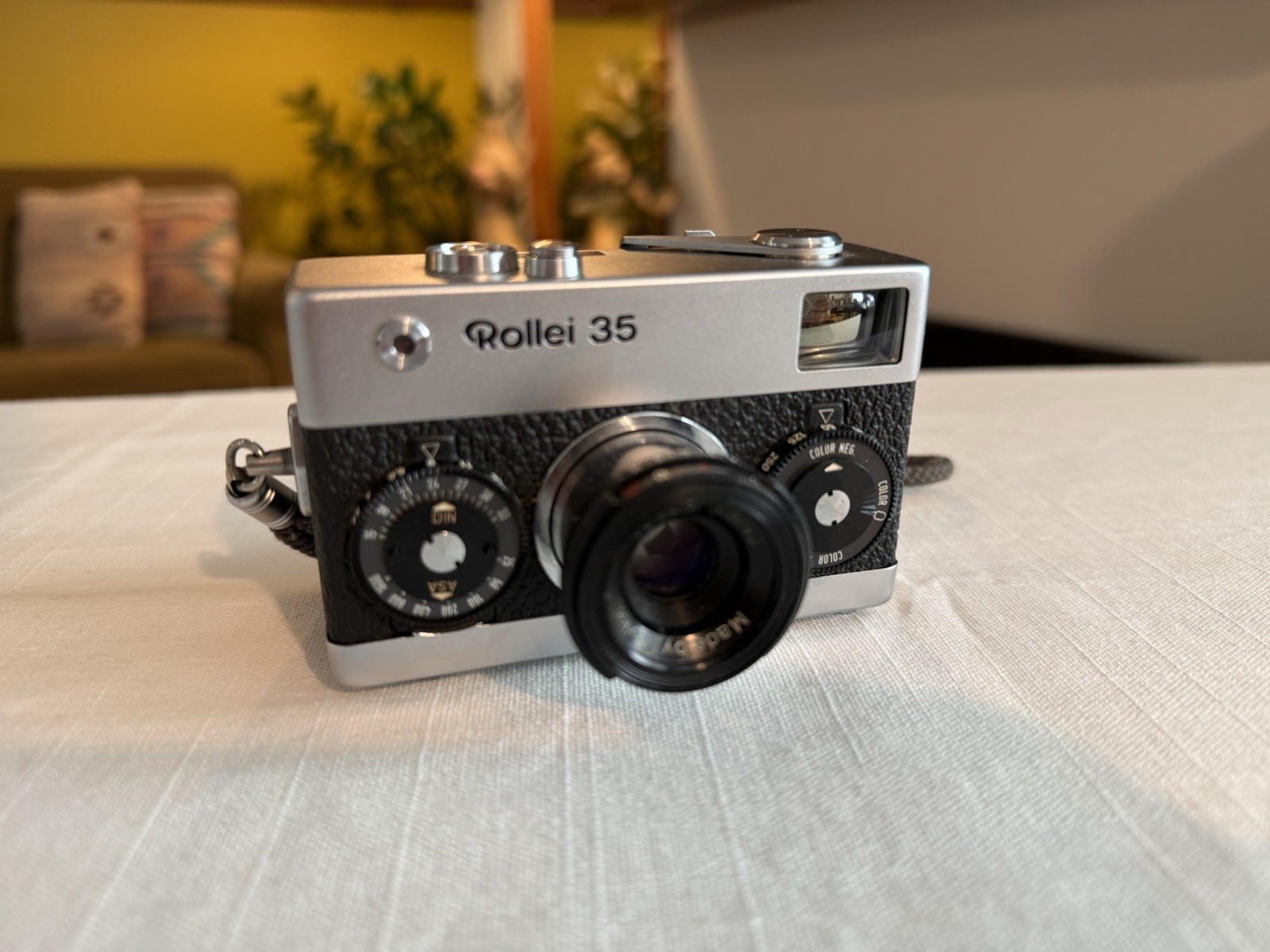 Rollei 35 Singapore Carl Zeiss Tessar 40mm f/3.5 - Film Tested & Working