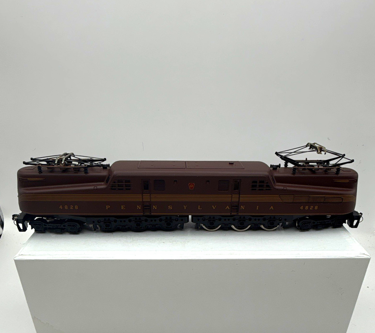 Rivarossi HO Scale Pennsylvania Railroad GG1 Electric Locomotive 4828 Brown DC