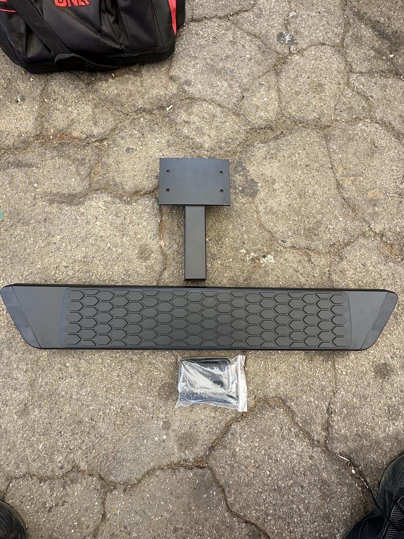 UNIVERSAL 6INCH BLACK TOW HITCH STEP UNIVERSAL 6INCH BLACK TOW HITCH STEP