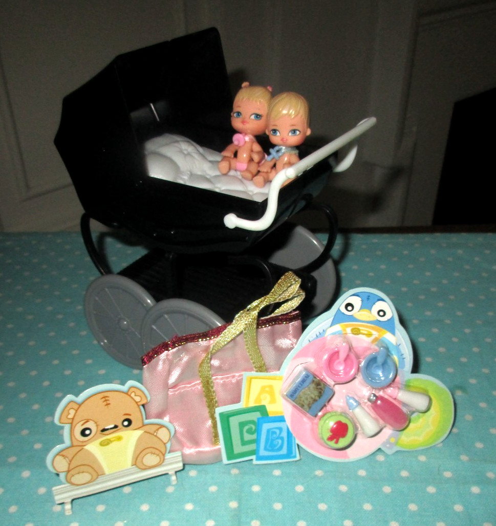 2009 VTG MGA Bratz World Familiez Cloe Babysitter Babies Colin Isa Carriage Acc