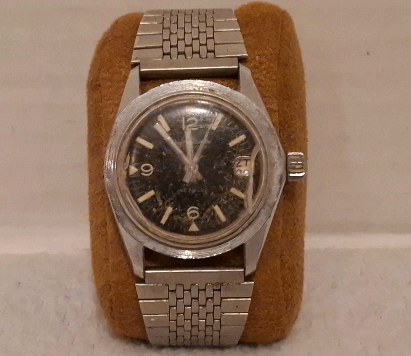Vintage Andre Rivalle Watch 17 Jewels Incabloc Time Date Wind Up Working 36mm
