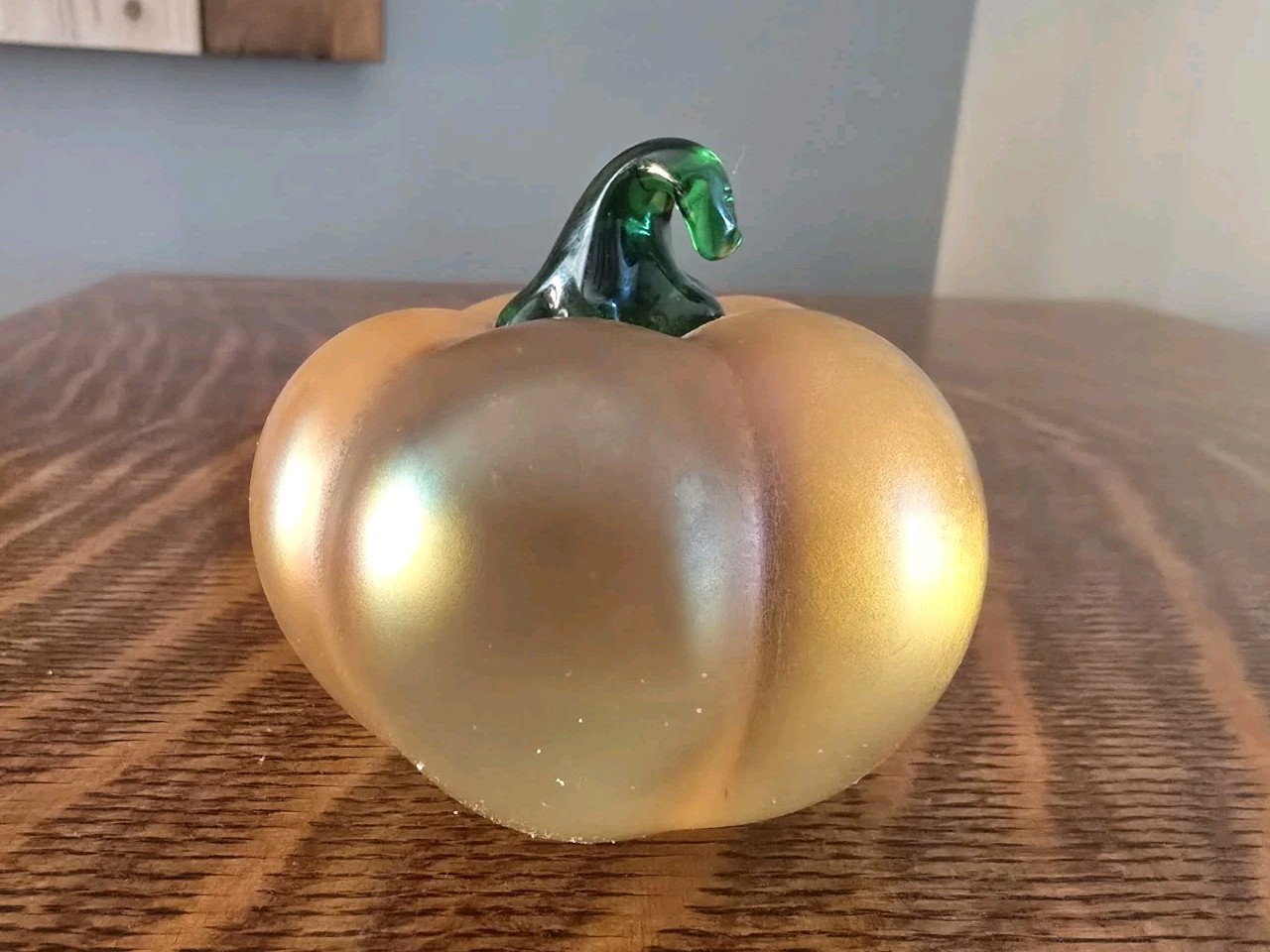 Lotton Studios 2002 Signed Iridescent Art Glass Pumpkin Fall Paperweight 2.5