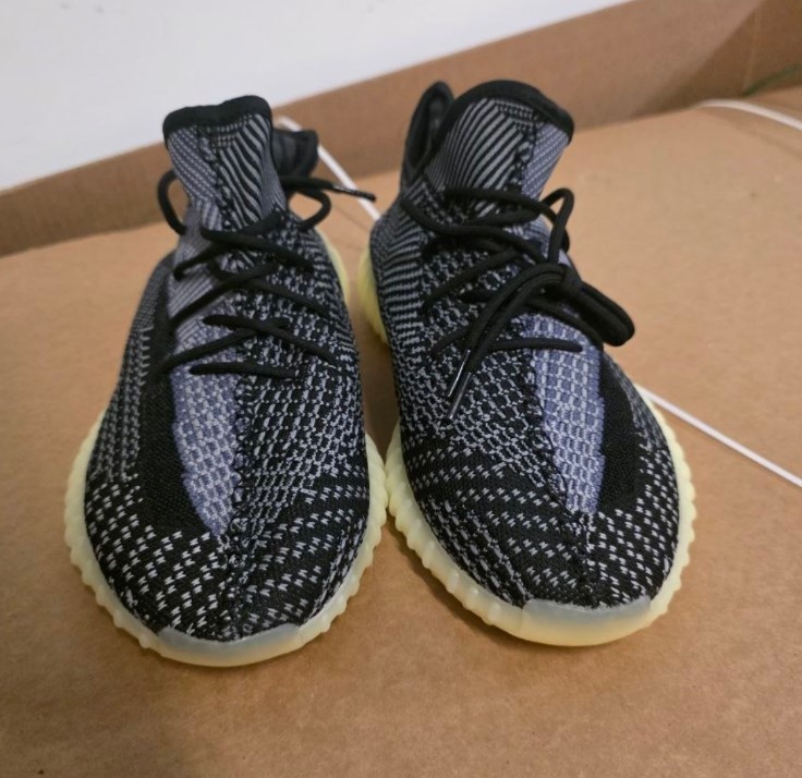Size 10 - Adidas Yeezy Boost 350 V2 \'Carbon\' Men\'s NEW WITHOUT BOX