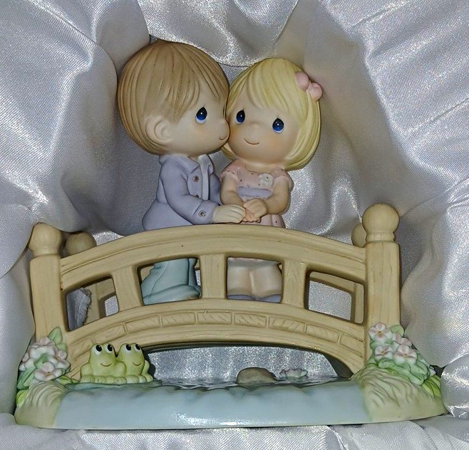 Precious Moments Our Love Is The Bridge To Happiness LE Porcelain Box 2008 Precious Moments Our Love Is The Bridge To Happiness LE Porcelain Box 2008