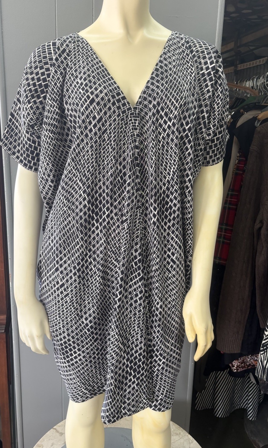 Vince Black White Ladder Print V-Neck 100% Silk Tunic Dress Oversized Size XS Vince Black White Ladder Print V-Neck 100% Silk Tunic Dress Oversized Size XS