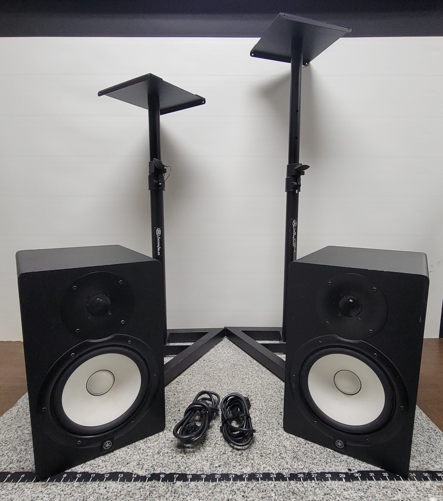 Pair Yamaha HS8 Powered Studio Monitor Speakers Black Active, LOCAL PICKUP ONLY