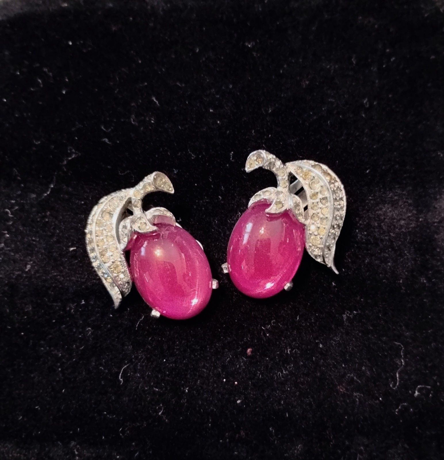 Jomaz Mazer Vintage Fruit Cherry Cabochon clip-on 