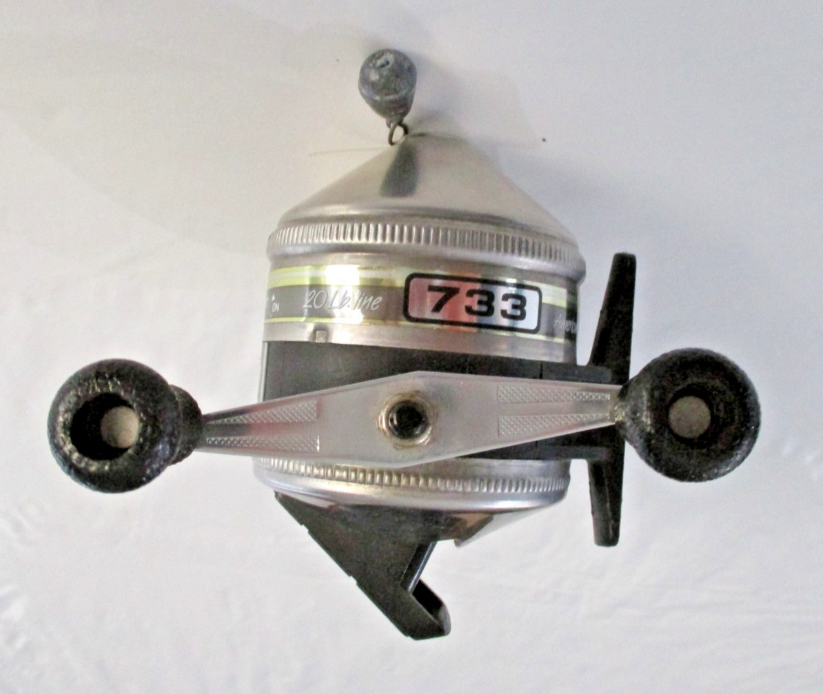 ZEBCO 733 THE HAWG Heavy Duty Direct Drive SPINCAST Fishing Reel