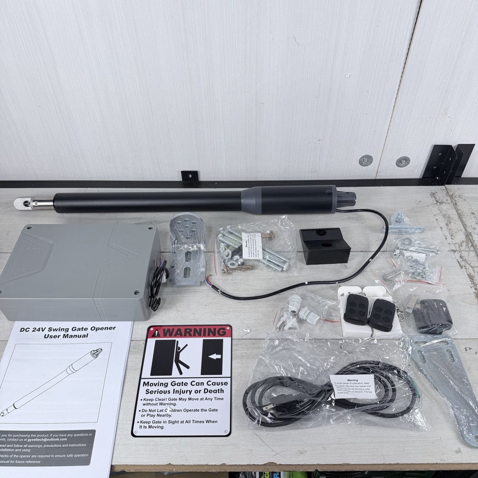 GYXEL C01-L Solar Single Swing Gate Opener Kit 440lb 14ft Batteries Remote NEW