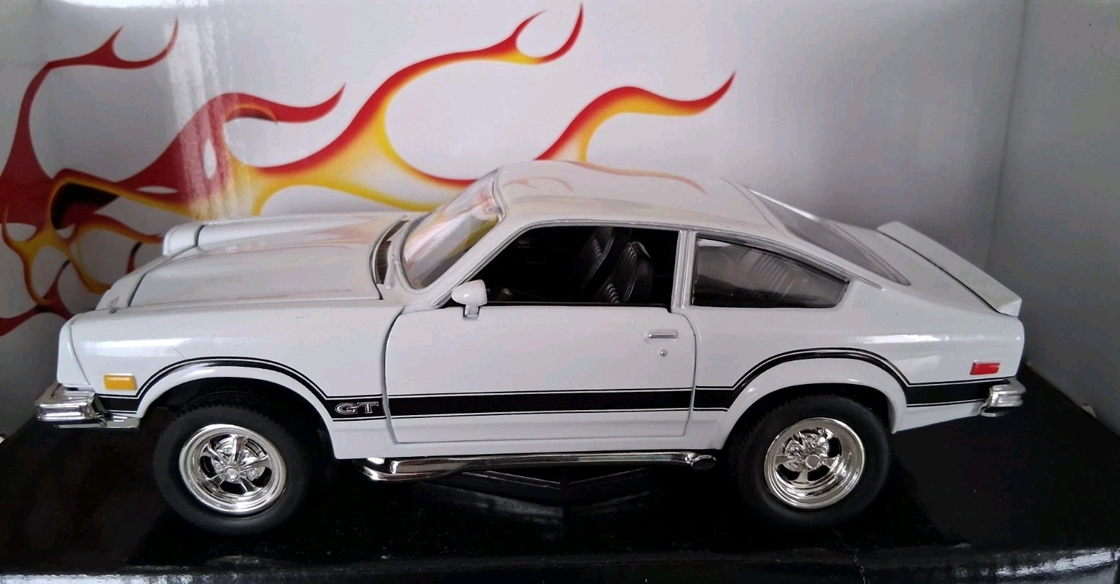 ( RARE Custom V8 Build) Motormax 1.24 1974 chevrolet Vega GT blue(NIB Read Ad) ( RARE Custom V8 Build) Motormax 1.24 1974 chevrolet Vega GT blue(NIB Read Ad)