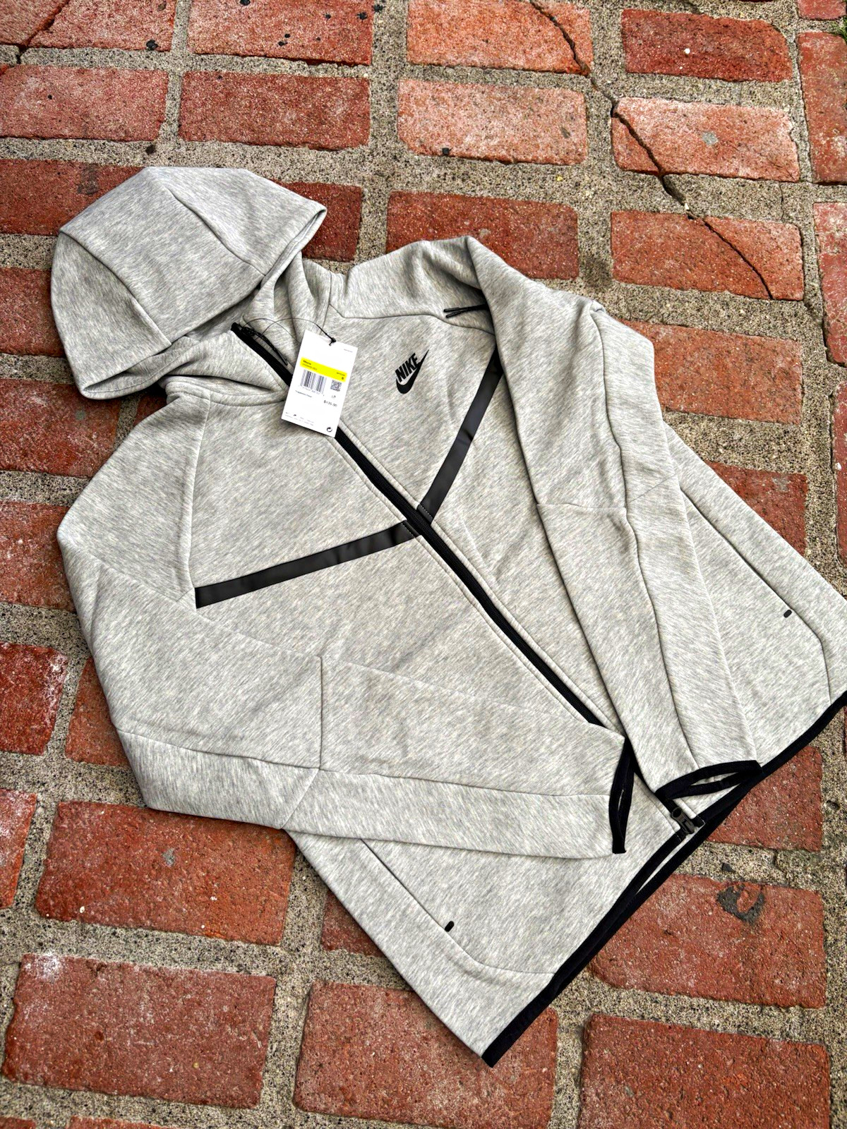 NIKE TECH MENS LARGE NWT GREY FULL ZIP NIKE TECH MENS LARGE NWT GREY FULL ZIP