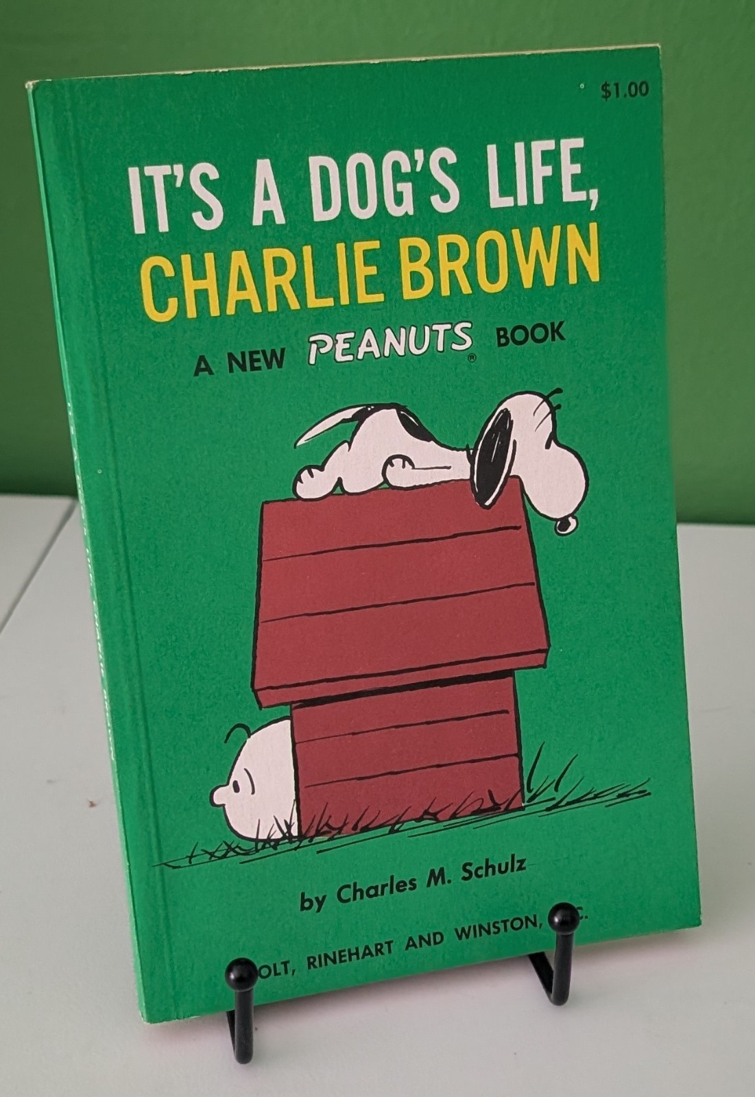Peanuts It\'s a Dog\'s Life, Charlie Brown Charles M. Schulz 196 PB Comics      S3