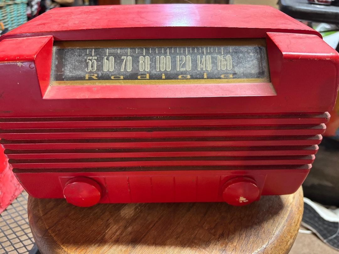 Vintage RCA Radiola 61-10 Radio; Bakelite; 1946 Vintage RCA Radiola 61-10 Radio; Bakelite; 1946